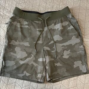 lululemon athletica Green Camouflage Men's Shorts